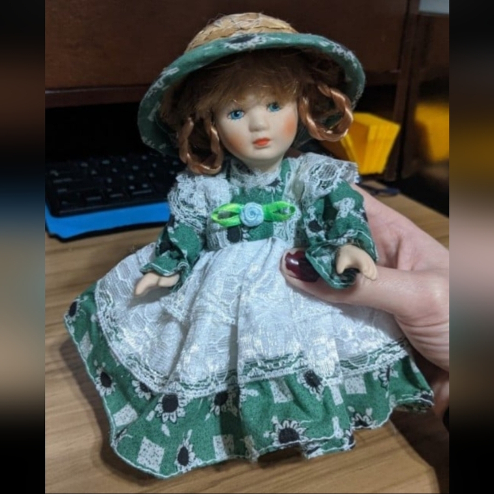Porcelain Doll in Green Dress - Picture 1 of 6